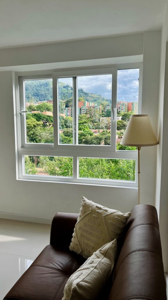 Venanta deslizante color blanco interior en PVC