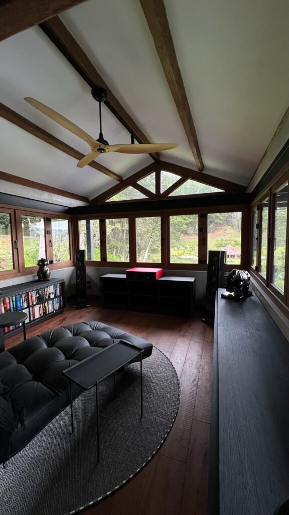 Ventanas plegables en PVC para control térmico y acústico