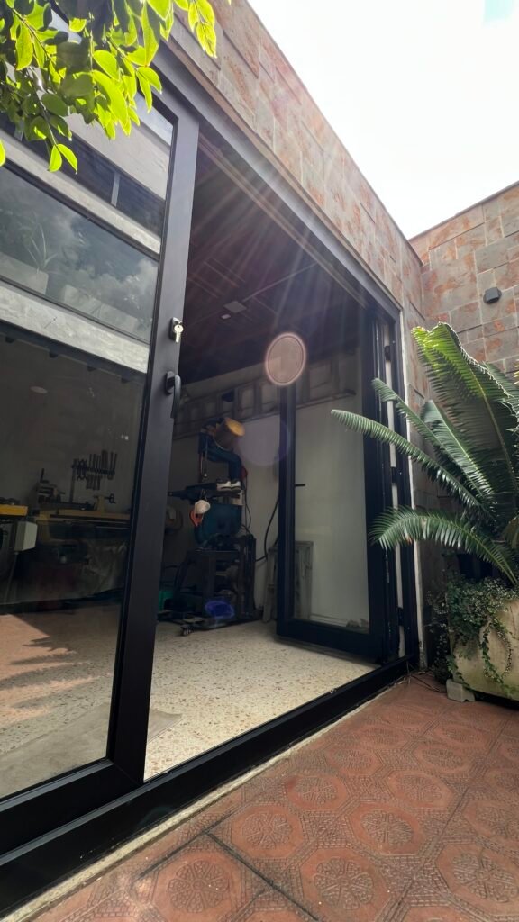 Puerta plegable en PVC europeo